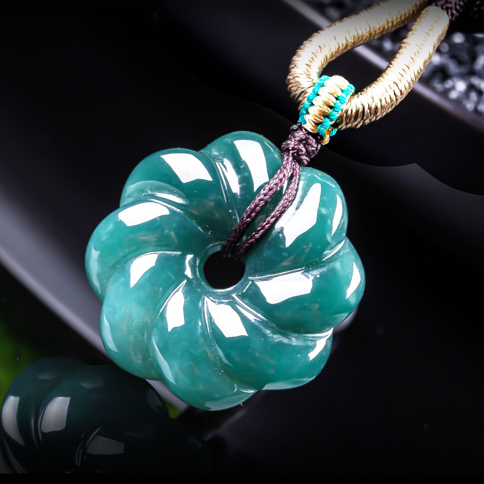 Natural Burmese Jadeite Flower - огляд і ціна Cocktail Shaker Set